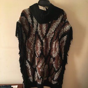 BCBG TUNIC SWEATER WITH FRINGE